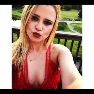 Meet your Posher, Cara